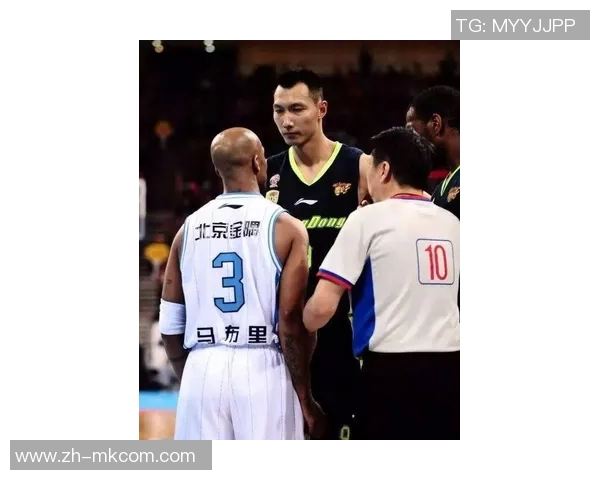 马布里与杜锋的篮球对决谁能笑到最后揭示教练与球员的较量与智慧 马布里与杜锋的篮球对决谁能笑到最后揭示教练与球员的较量与智慧